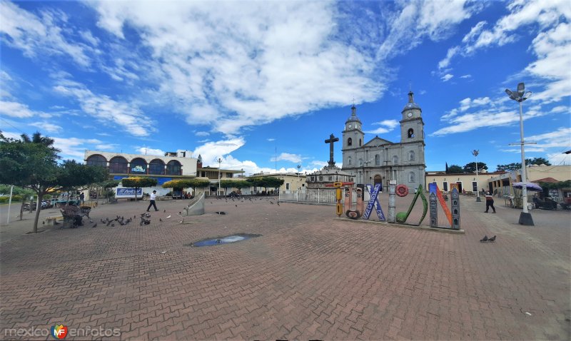 Fotos de Tuxpan, Jalisco: Atrio de la Parroquia de San Juan Bautista