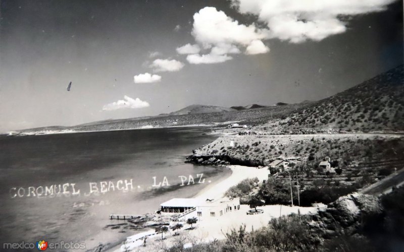 Fotos de La Paz, Baja California Sur: La Playa Corumuel Cihuatan ( Circulada el 3 de Marzo de 1952 ).