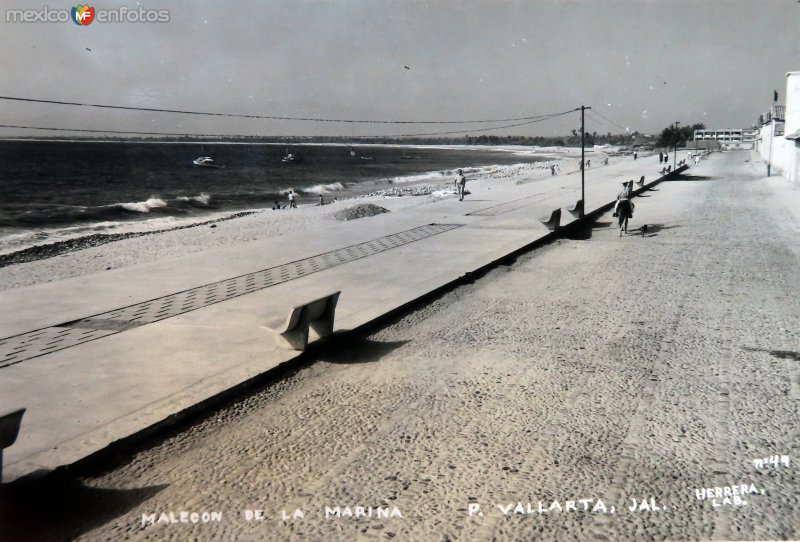 Fotos de Puerto Vallarta, Jalisco: Malecon de La Marina. ( Circulada el 17 de Enero de 1955 ).