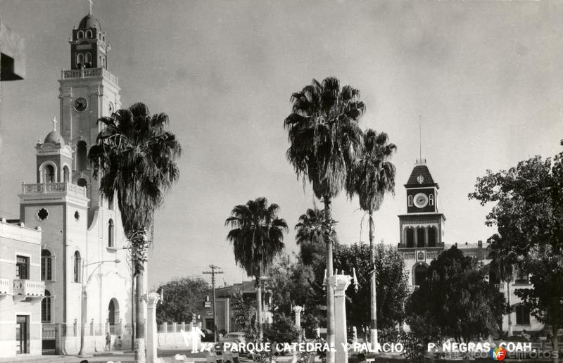 Fotos de Piedras Negras, Coahuila: Plaza Principal, Catedral y Palacio Municipal