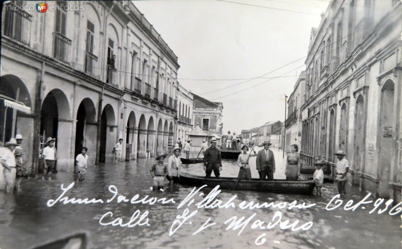 Fotos de Villahermosa, Tabasco: Inundacion acaecida en Octubre de 1936 en la Calle Francisco I Madero.