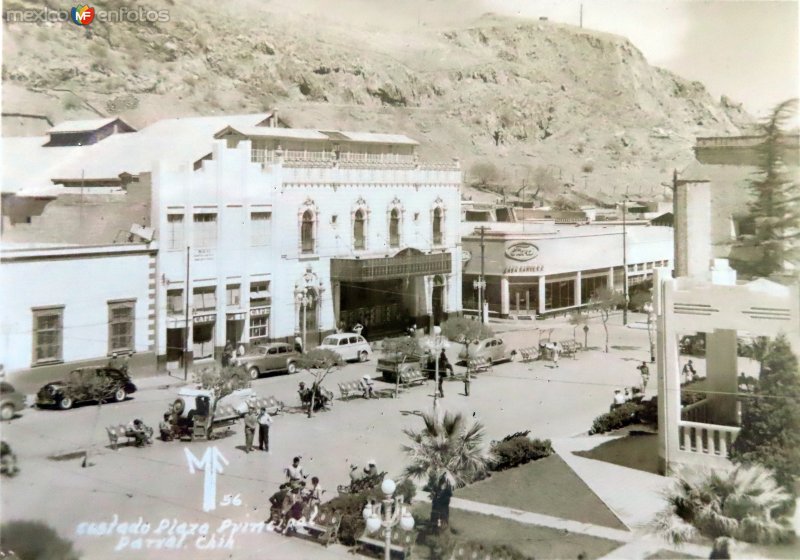 Fotos de Hidalgo Del Parral, Chihuahua: Costado de la plaza principal.