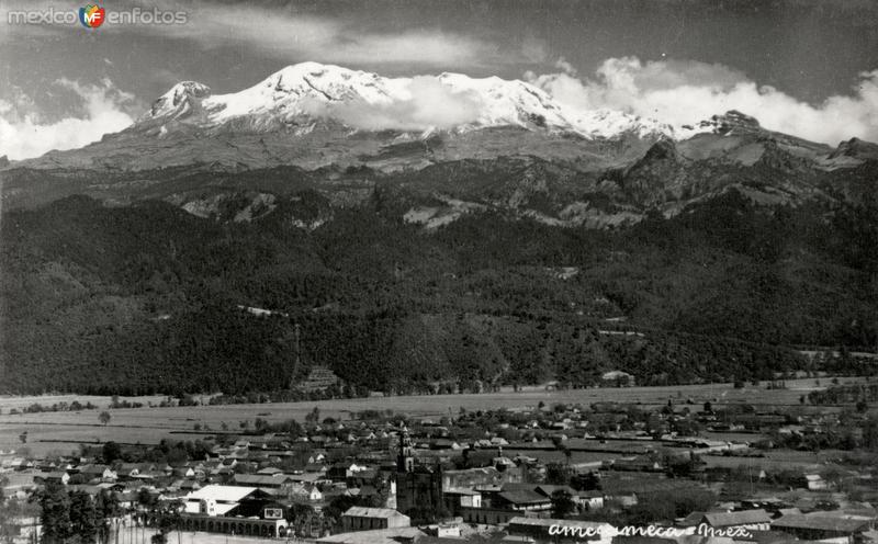 Fotos de Amecameca, México: Vista de Amecameca con el volcán Iztaccíhuatl al fondo