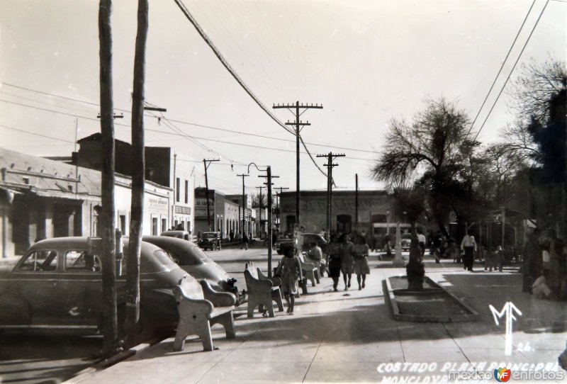 Fotos de Monclova, Coahuila: A un costado de La Plaza principal.