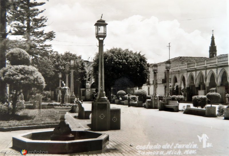 Fotos de Zamora, Michoacán: A un costado del jardin.