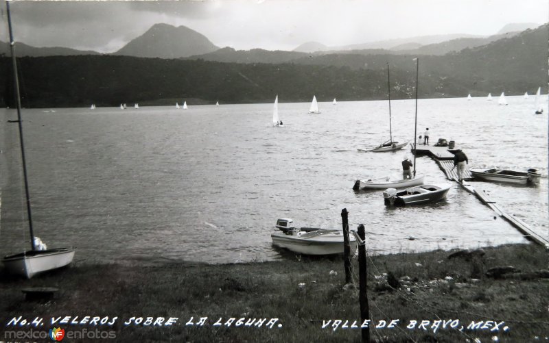 Fotos de Valle De Bravo, México: Veleros sobre la laguna.