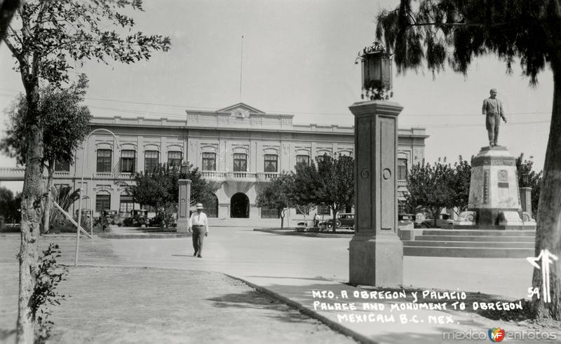 Fotos de Mexicali, Baja California: Monumento a Álvaro Obregón y Palacio de Gobierno