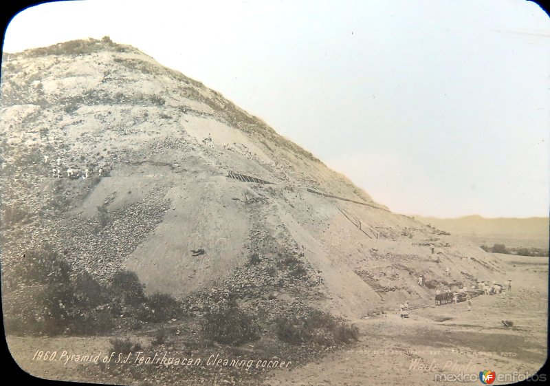 Fotos de Teotihuacán, México: Ruinas Arqueologicas de Teotihuacan por el Fotógrafo Charles B, Waite.