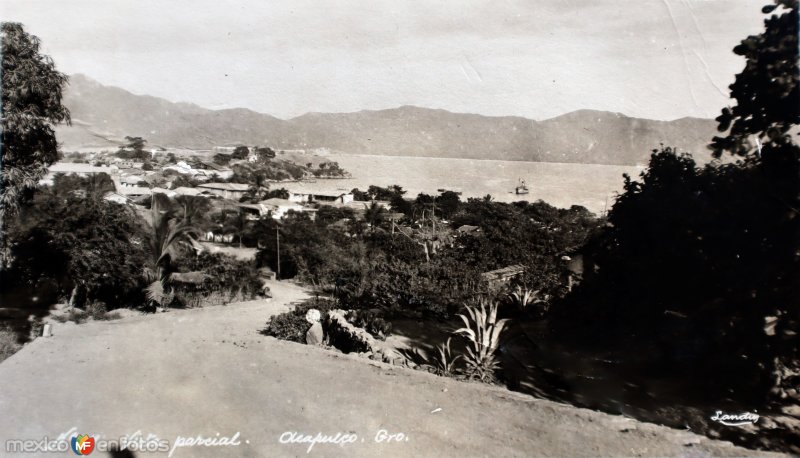 Fotos de Acapulco, Guerrero: Vista  parcial. ( Circulada el 23 de Mayo de 1935 ).