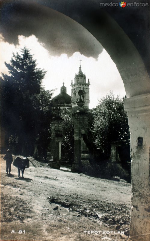 Fotos de Tepotzotlán, México: Escena callejera. ( Circulada el 21 de Junio de 1935 ).