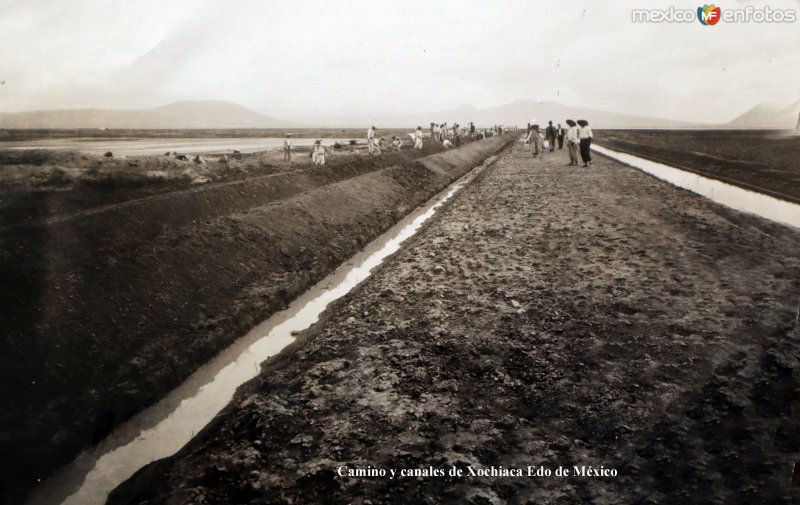 Fotos de Xochiaca, México: Camino y canales de Xochiaca Edo de México.