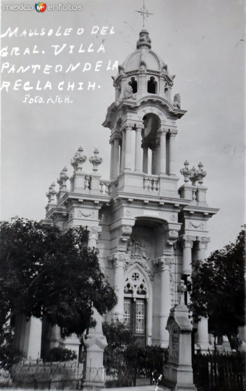 Fotos de Chihuahua, Chihuahua: Mausoleo del General Villa en el panteon de La Regla  ( Circulada el 11 de Junio de 1921 ).