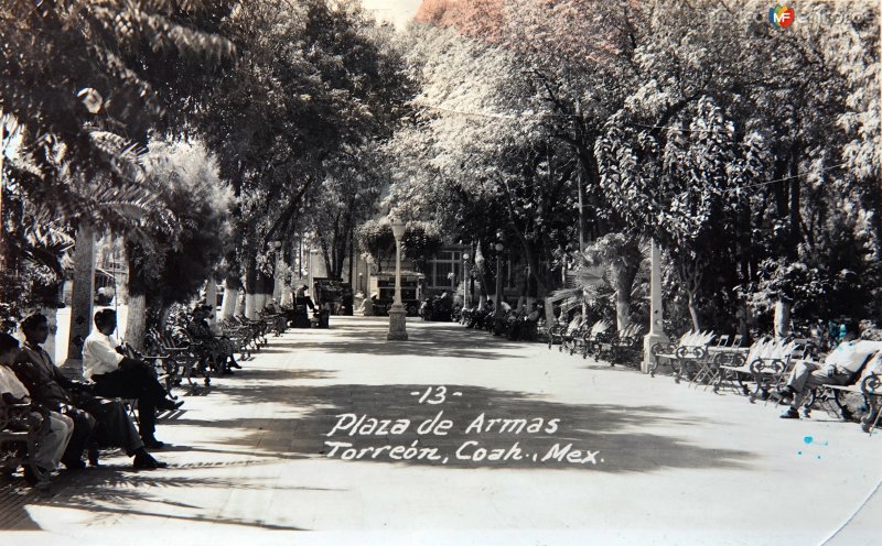 Fotos de Torreón, Coahuila: La Plaza de Armas. ( Circulada el 20 de Abril de 1944 ).