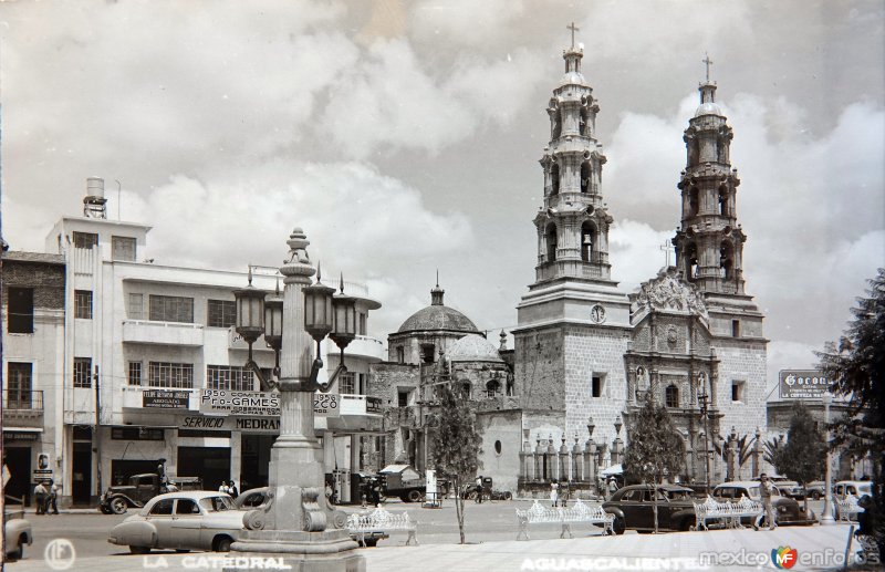 Fotos de Aguascalientes, Aguascalientes: La Catedral. ( Circulada el 11 de Diciembre de 1950 ).