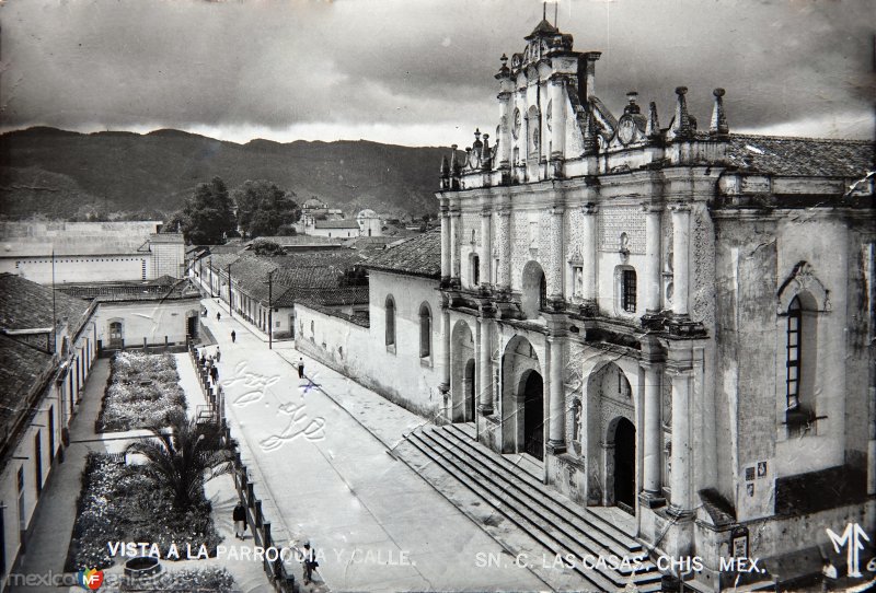 Fotos de San Cristóbal De Las Casas, Chiapas: Vista a la parroquia y calle. ( Circulada el  5 de Marzo de 1961 ).