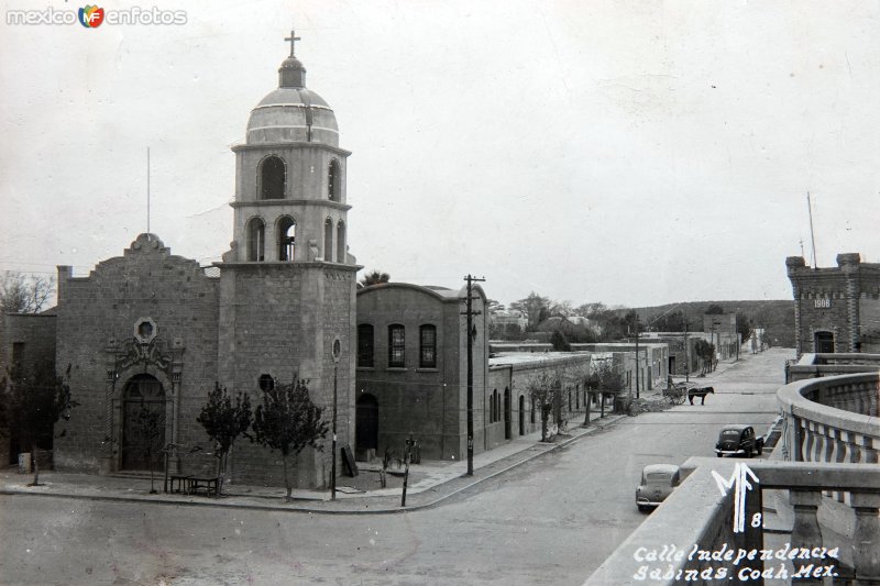 Fotos de Sabinas, Coahuila: Calle Independencia. ( Circulada el 21 de Abril de 1955 ).