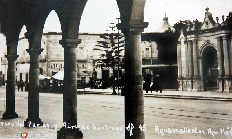 Fotos de Aguascalientes, Aguascalientes: Arcos del Parian y atrio de Santiago.