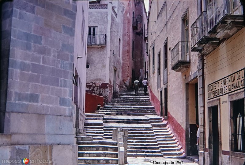 Fotos de Guanajuato, Guanajuato: Escena callejera escalinata 1967.