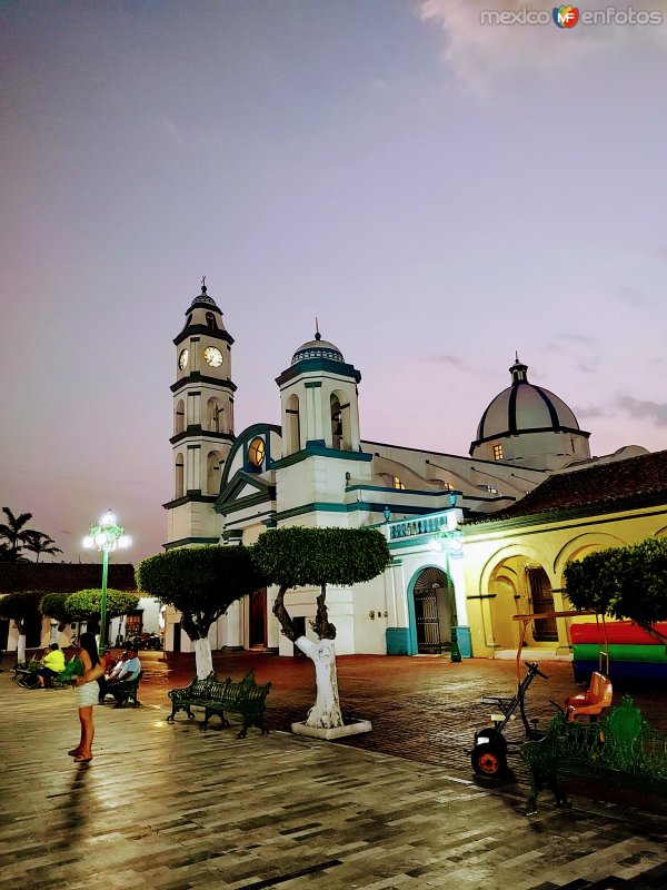 Fotos de Tlacotalpan, Veracruz: Parque y la parroquia