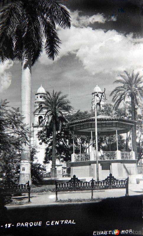 Fotos de Cuautla, Morelos: Parque  Central. ( Circulada el 5 de Enero de 1953 ).