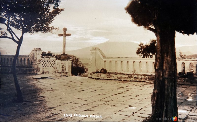 Fotos de Cholula, Puebla: Panorama por el fotografo Hugo Brehme.