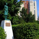 Hospital de Ginecología: Monumento a la Enfermera