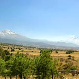 Volcanes Iztaccíhuatl (izq) y Popocatépetl (der)