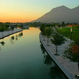 PASEO SANTA LUCIA Y CERRO DE LA SILLA (AMANECER)