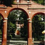 Arco y atrio de la parroquia de Tlalpan. Distrito Federal