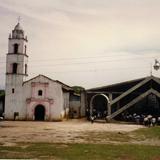 Parroquia antigüa y moderna del lado derecho. Tenango de las Flores, Puebla