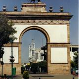 Arco triunfal y el templo Expiatorio. León de los Aldamas, Gto. 2005