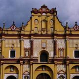 Fachada barroca de la Catedral (siglo XVI). San Cristobal, Chiapas. 2002