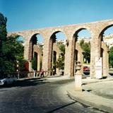 Acueducto del Cubo y la calle González Ortega. Zacatecas. 2002