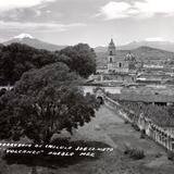 Parroqui de Cholula y volcanes al fondo