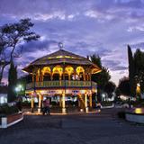Plaza de La Constitución: "Al caer la noche"