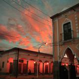 Hermoso atardeser, en la plaza de armas de Sayula, Foto Marty Pereztroiko