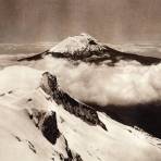 Volcán Popocatépetl, desde la cima del Iztaccíhuatl (circa 1920)