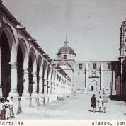 Iglesia y portales