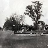 Avenida y Fuente en Chapultepec