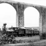 Acueducto de Querétaro y Ferrocarril Central Mexicano (por William Henry Jackson, 1891)