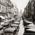 Autos en la Avenida 5 de Mayo