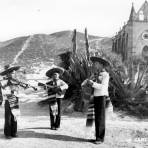 Templo de Lourdes y mariachis