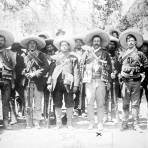 Pancho Villa y otros revolucionarios en la Hacienda de Bustillos, Chihuahua (Bain News Service, c. 1913)