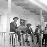 Revolucionarios en un rancho (Bain News Service, c. 1914)