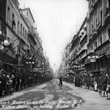 Avenida Francisco I. Madero en día de fiesta