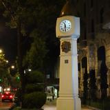 Reloj frente al Hotel Imperial