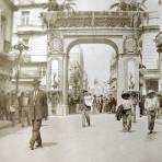 Arco triunfal de la Tabacaleria el BUEN TONO Mexico D F en desfile del 16 de Sep-1912