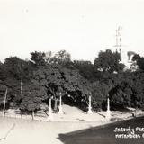 Jardín y Parroquia