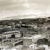 Vista de Nogales, Sonora, y Nogales, Arizona (ca. 1950)