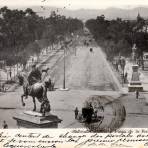 Paseo de la Reforma y Monumento a Carlos IV (El Caballito)